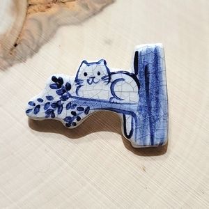 The Potting Shed  Cat in Tree Brooch